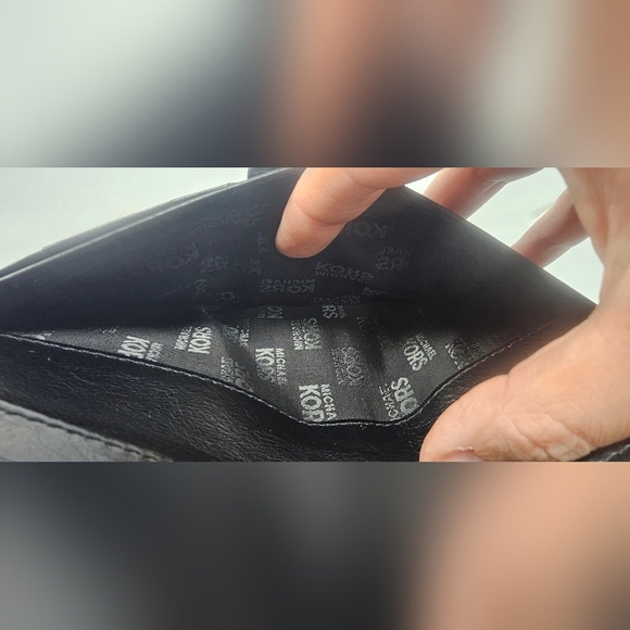 Michael Kors Rare Style Fulton Flap Black Continental Leather Bifold Wallet NWT - Picture 14 of 16